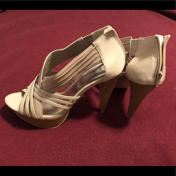 Heels - Picture 4 of 4